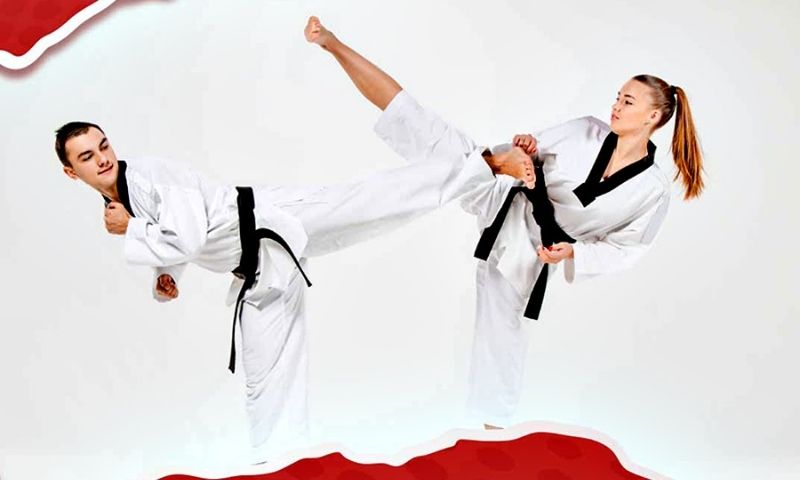 Con gái nên học võ Karate hay Taekwondo?