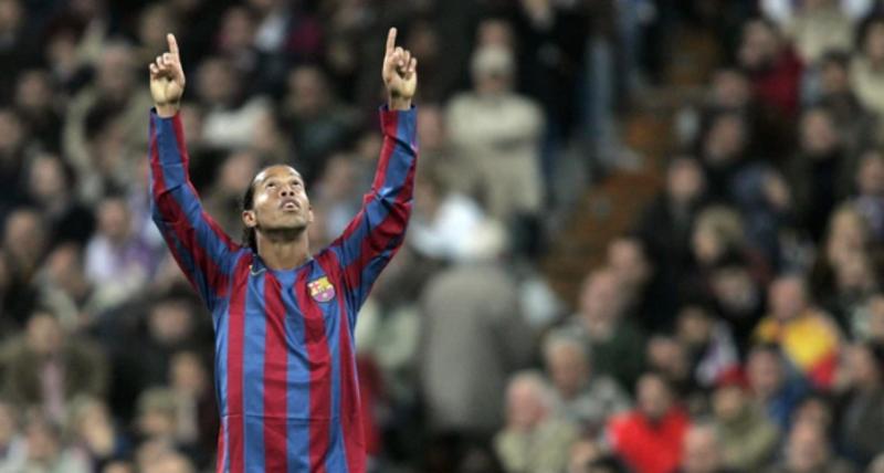 Ronaldinho nằm trong đội hình xuất sắc nhất Barcelona